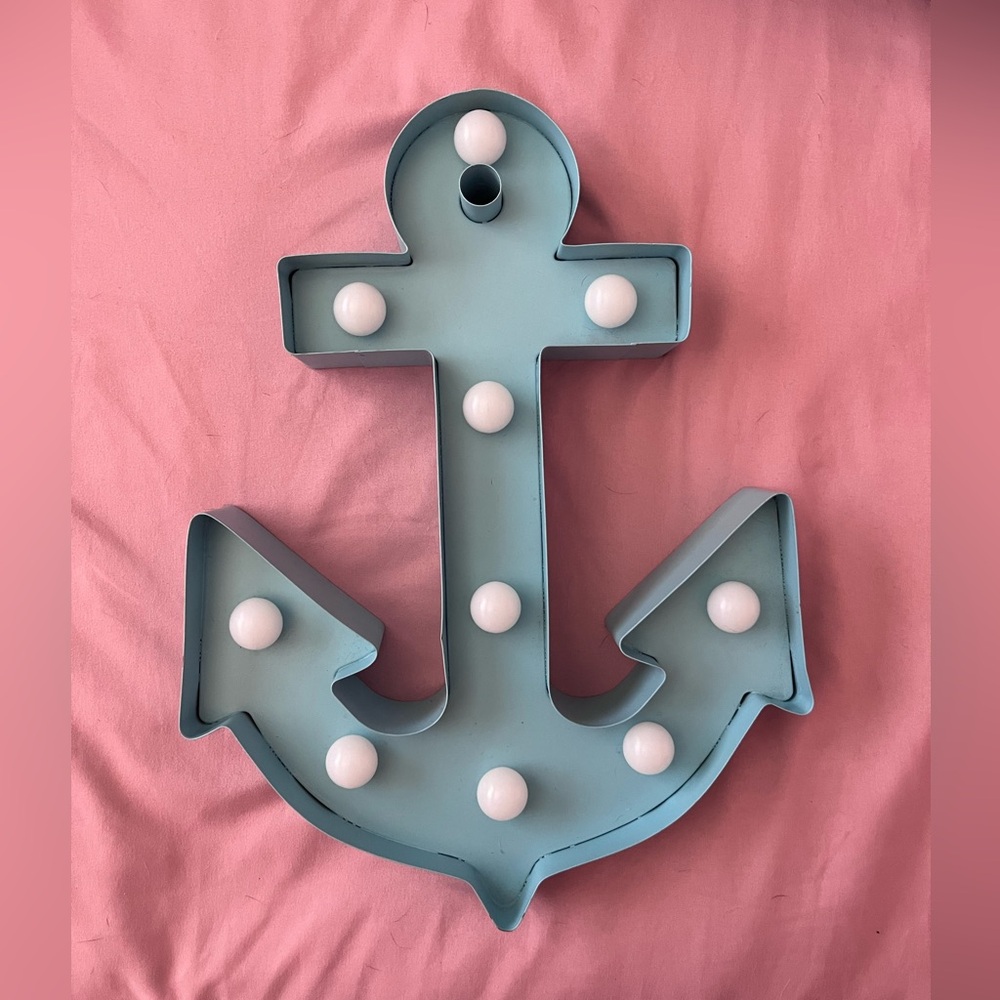 Light blue anchor light!